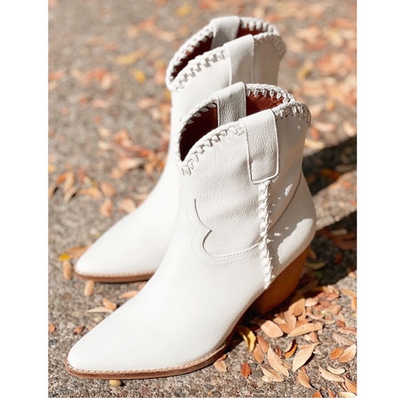 NEW Western Cowboy Whipstitched Ankle Boots
Pointy Toe Block Heel Distress White - Picture 15 of 16